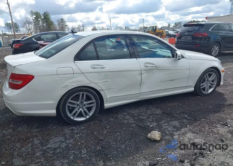 2014 Mercedes-Benz C 250 Sport из США, поврежденный, VIN WDDGF4HB0EG232452